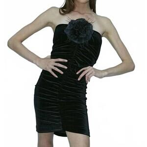 NEW AIIFOS susana strapless sweetheart mini dress in black velvet